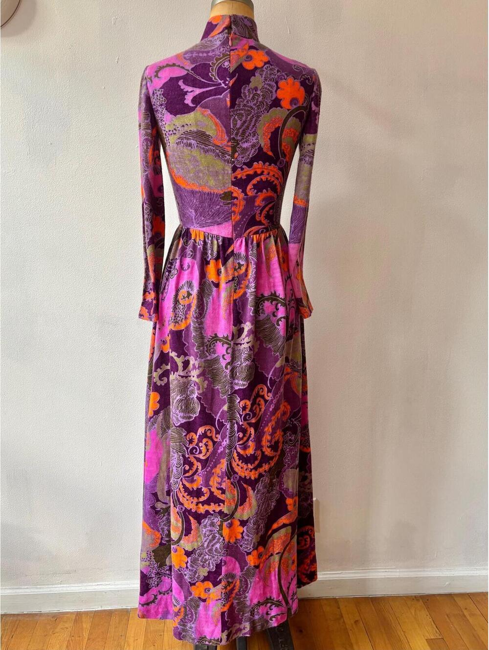 Vintage 1970s Geoffrey Beene Pink & Purple Psychedelic Print Gown - Picture 4 of 9